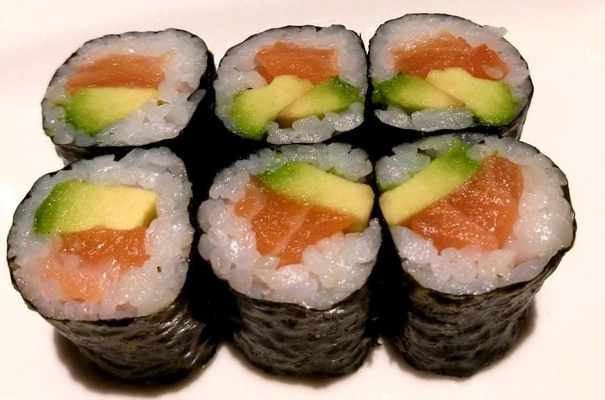LACHS MIT AVOCADO